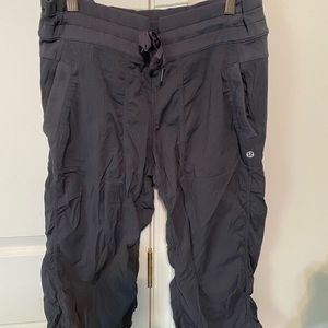 Lululemon studio crop EUC navy grey size 8 authentic